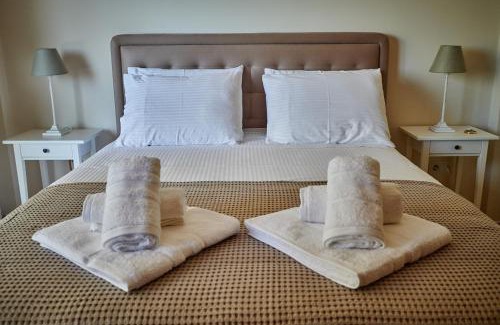 Pallini Apartamento | Luxury Apartment with Pool