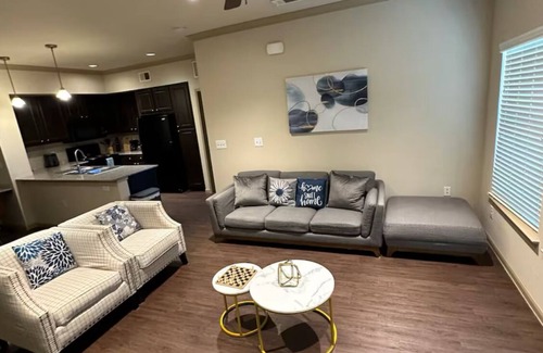 George Bush Park/Eldridge Apartamento | Luxury apartment with private garage