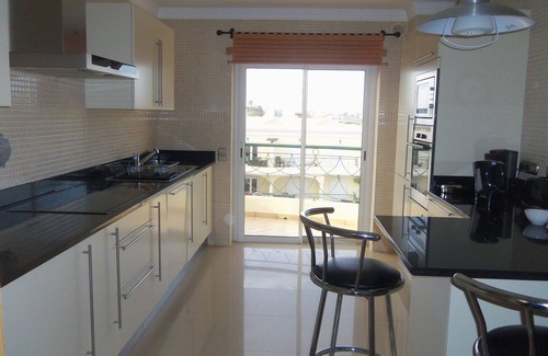Porto de Mos Apartamento | Apartamento de lujo con vista al mar, piscina y jardines compartidos, capacidad para 6