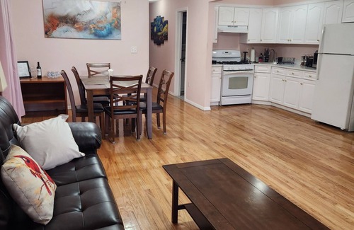 East New York Casa | Luxury Apartment With Free Wine