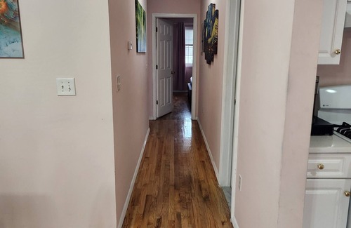 East New York Casa | Luxury Apartment With Free Wine
