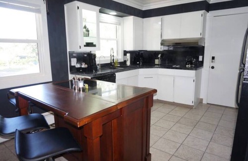 Kalamazoo Apartamento | Luxury Apartment with Patio