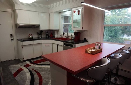 Kalamazoo Casa | Luxury Apartment with Patio