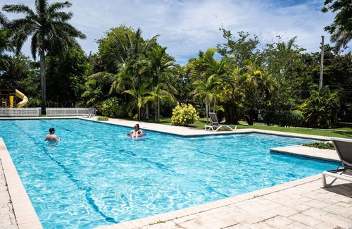 Lagoons Hotel | Luxury Apartments and Rooms The Lagoons