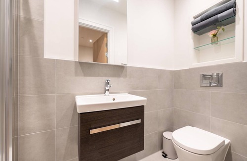 Heathrow Villages Apartamento | Luxury Apartments - Heathrow Airport - Free Parking