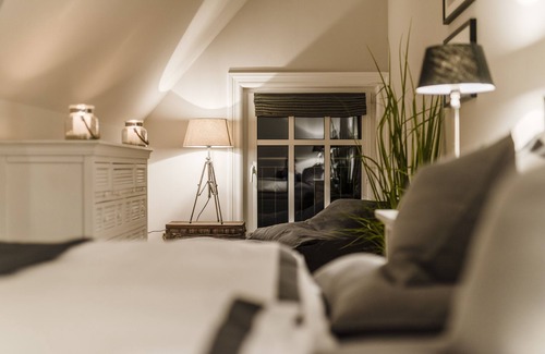 Loddin Complejo | Apartamentos de lujo con todos los días. Limpieza, chimenea, vistas de agua, lavadero incluido.