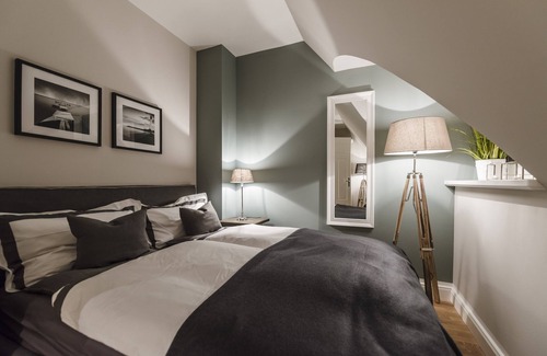 Loddin Complejo | Apartamentos de lujo con todos los días. Limpieza, chimenea, vistas de agua, lavadero incluido.