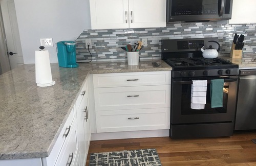 Asbury Park Apartamento | Apto de lujo! 2 y 1/2 cuadras al océano. Loc en el segundo piso 3bd / 2bth balcón!