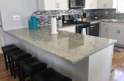 Asbury Park Apartamento | Apto de lujo! 2 y 1/2 cuadras al océano. Loc en el segundo piso 3bd / 2bth balcón!