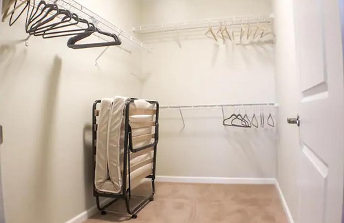 Fall Creek Place Apartamento | Luxury Apt 5 min to DWTN Garage Parking Gym