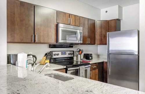 White Plains Apartamento | Luxury Apt Downtown Near Train