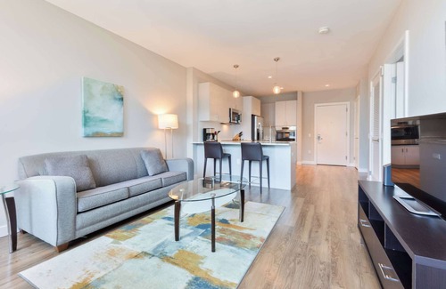 Seaport District Apartamento | Luxury Apt In Seaport Walk to Restaurants
