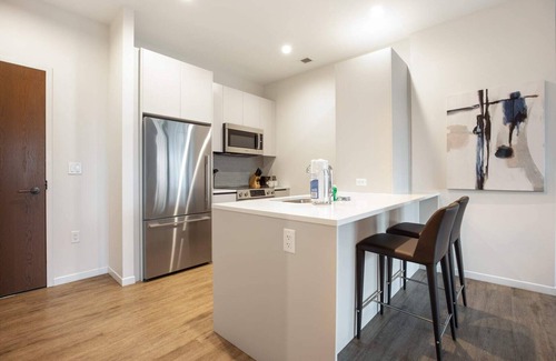 Seaport District Apartamento | Luxury Apt in Seaport with Gym and Pool