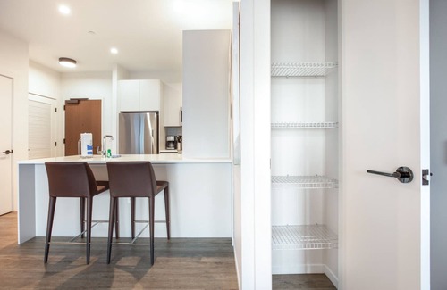 Seaport District Apartamento | Luxury Apt in Seaport with Gym and Pool