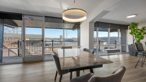 Lake Ozark Apartamento | Luxury Apt on Bagnell Dam Blvd!
