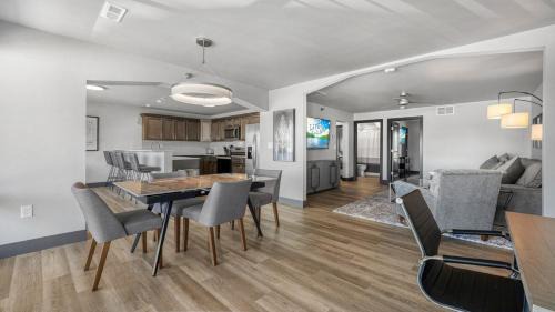 Lake Ozark Apartamento | Luxury Apt on Bagnell Dam Blvd!