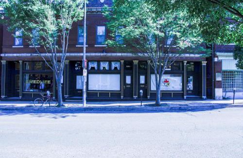 St. Louis Apartamento | Luxury Apt w/Spectrum Mood Lighting - Historic Cherokee Street Antique Row