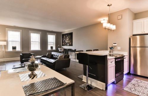 St. Louis Apartamento | Luxury Apt w/Spectrum Mood Lighting - Historic Cherokee Street Antique Row