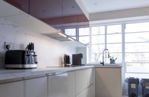 Brondesbury Park Apartamento | Luxury Apt w Underfloor Heating & Large Smart TV