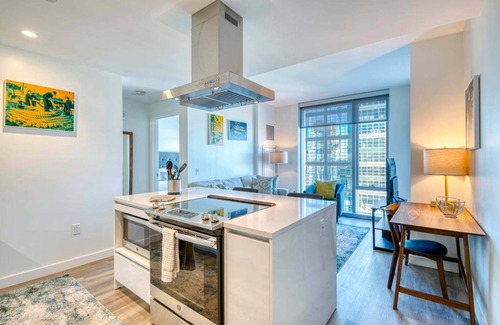 West End Apartamento | Luxury Apt with City Views and Pool