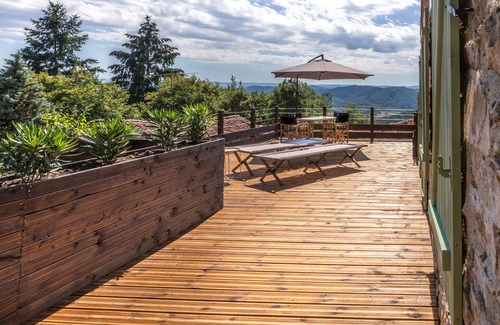 Saint-Prejet-Armandon Casa | Casa de piedra atípica de lujo en una aldea con vista y chimenea