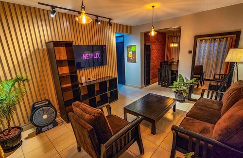 Ntinda Apartamento | Luxury At The 3BD Martyr's Villa Unlimited wifi and Netflix