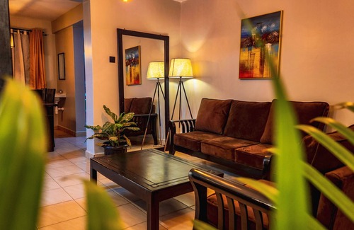 Ntinda Apartamento | Luxury At The 3BD Martyr's Villa Unlimited wifi and Netflix