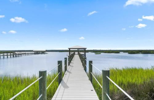 Crescent Beach Casa | Luxury At The Beach Waterfront w Dock Pool 4 Beds