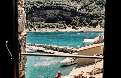 Portovenere Apartamento | Luxury at Torre Venere - The World's Oldest Tower Stay with Modern Amenities