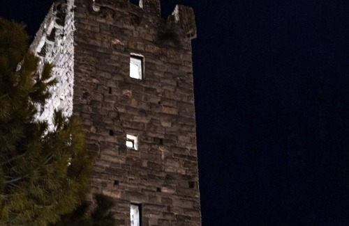 Portovenere Apartamento | Luxury at Torre Venere - The World's Oldest Tower Stay with Modern Amenities