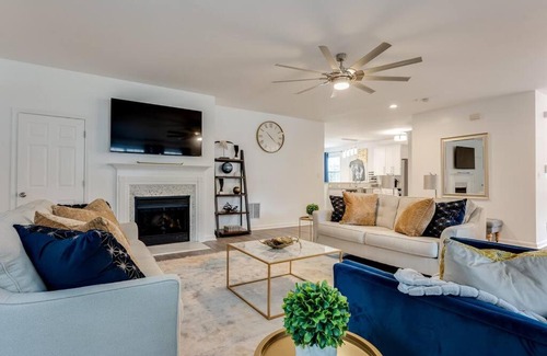 Sylvan Hills Casa | Luxury Atlanta Home - Self Check-in Pet Friendly Free Parking