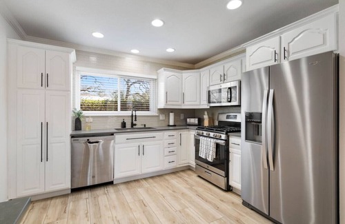 University Hills and Windsor Park Casa | Luxury Austin Getaway: Pool, Games & Fun for 12!