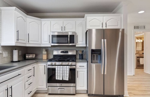 University Hills and Windsor Park Casa | Luxury Austin Getaway: Pool, Games & Fun for 12!
