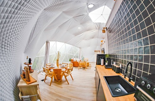 Paris Cabina | Luxury Bali Glamping – Hot Tub + 15 Acres - 90 mins from Dallas