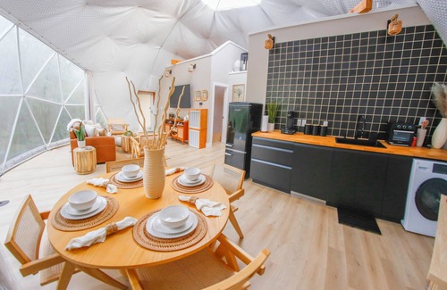Paris Cabina | Luxury Bali Glamping – Hot Tub + 15 Acres - 90 mins from Dallas