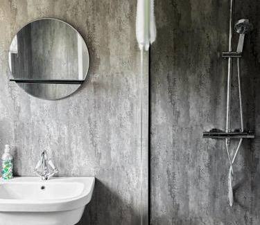 Pitchcombe Casa | Luxury Barn Conversion with Hot Tub- 'Blackbird'