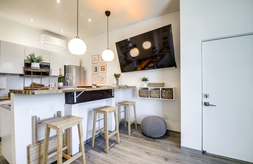 Jefferson City Apartamento | Luxury Barndo 2AS Europe Style Farm Stay Highland Cows, Chickens, Ducks