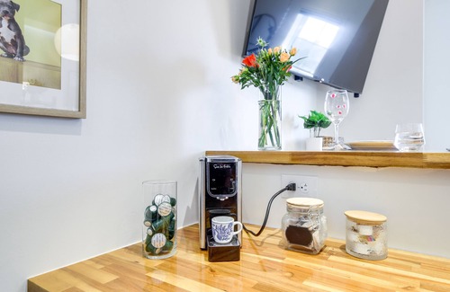 Jefferson City Apartamento | Luxury Barndo 2AS Europe Style Farm Stay Highland Cows, Chickens, Ducks