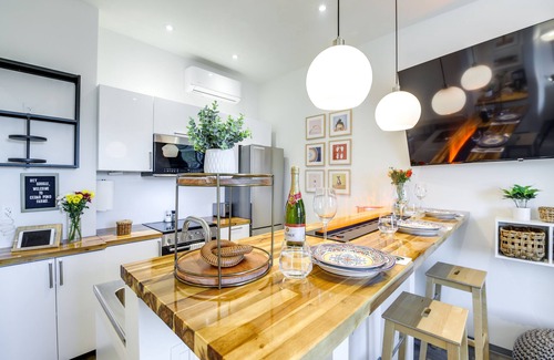 Jefferson City Apartamento | Luxury Barndo 2AS Europe Style Farm Stay Highland Cows, Chickens, Ducks