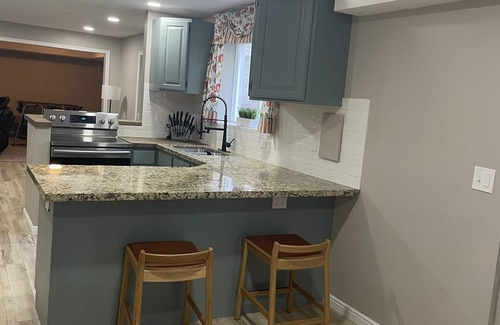 Utah County Apartamento | Luxury Basement Apartment with Private Entrance. Play with Farm Animals!