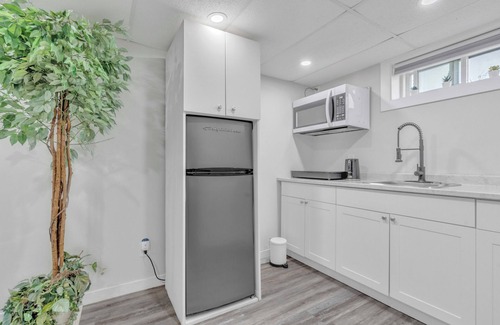 Winnipeg Casa | Luxury Basement Suite in Top Prime Location