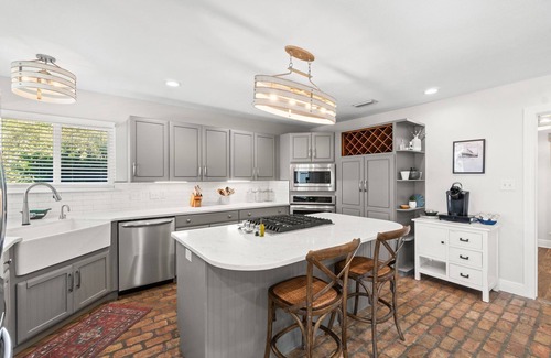 Mary Esther Casa | Luxury Bayfront Getaway | Private Pool, Pet Friendly, Boat Access | Sleeps 13