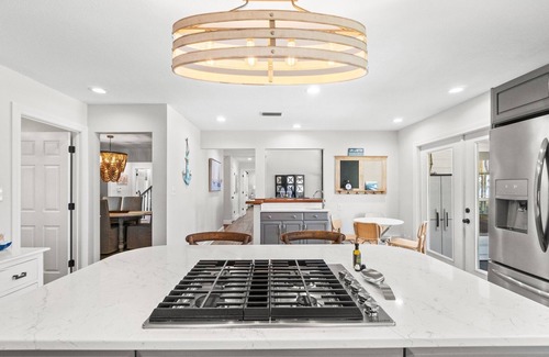 Mary Esther Casa | Luxury Bayfront Getaway | Private Pool, Pet Friendly, Boat Access | Sleeps 13