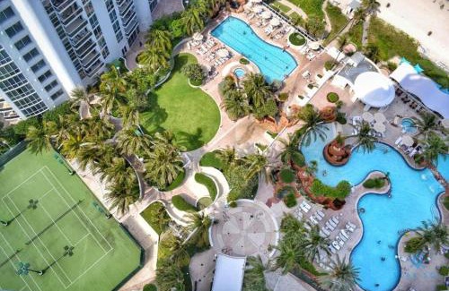 Sunny Isles Beach Hotel | Luxury Bayfront Studio with Balcony Amazing Pool