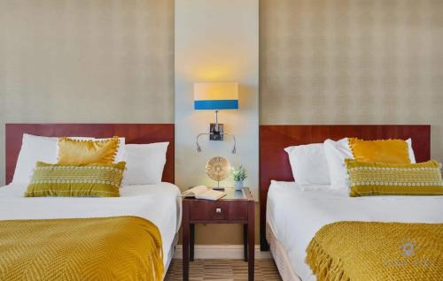 Sunny Isles Beach Hotel | Luxury Bayfront Studio with Balcony Amazing Pool