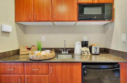 Sunny Isles Beach Hotel | Luxury Bayfront Studio with Balcony Amazing Pool