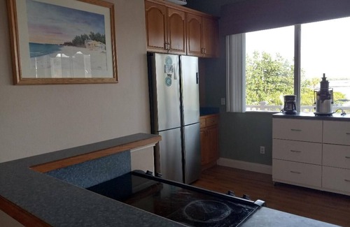 Bayshore Gardens Apartamento | Luxury Bayview Wellness Retreat w/Pool, Salt-Water Jacuzzi, Hot Tub...+ more!