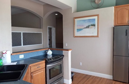 Bayshore Gardens Apartamento | Luxury Bayview Wellness Retreat w/Pool, Salt-Water Jacuzzi, Hot Tub...+ more!
