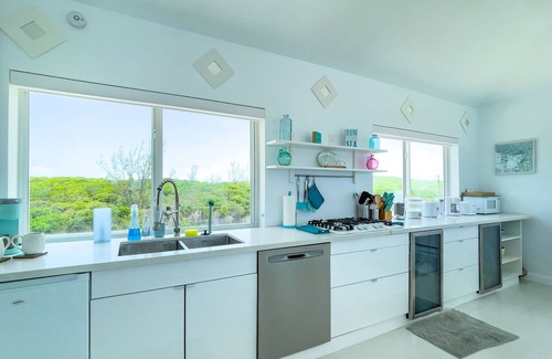 Governor's Harbour Complejo | Luxury Beachfront Penthouse on Pink Sand Beach - Governor's Harbor