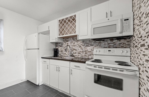 Palm Beach - West Palm Beach Casa | Luxury Beach Condo Getaway with fast Wifi